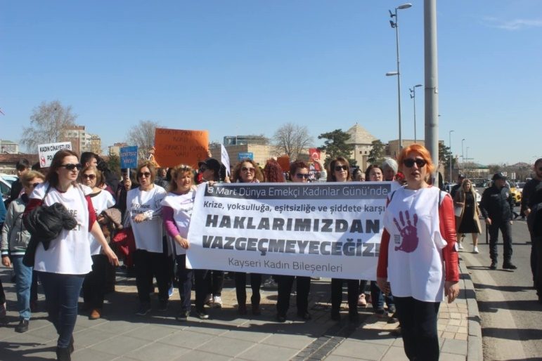 Kadın Cinayetlerine Karşı Yürüyüş