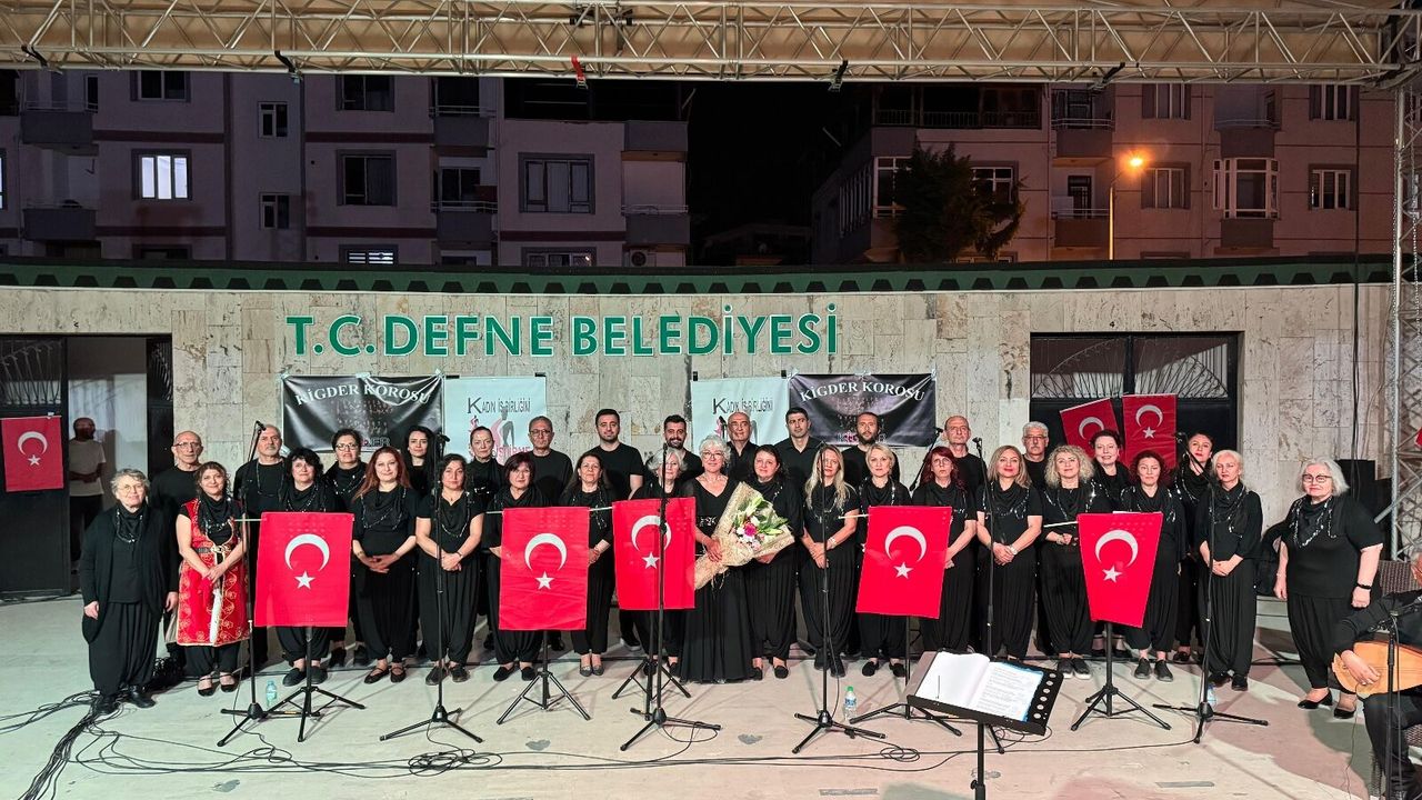 Defne'de halk konseri: Depremzede vatandaşlara moral