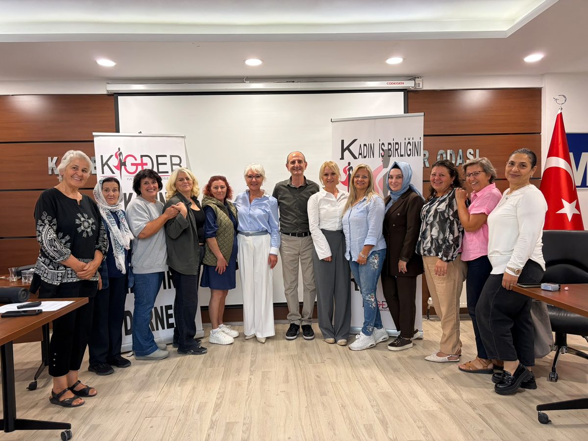 Eğitim sonunda KİGDER üyeleri ile toplu fotoğraf